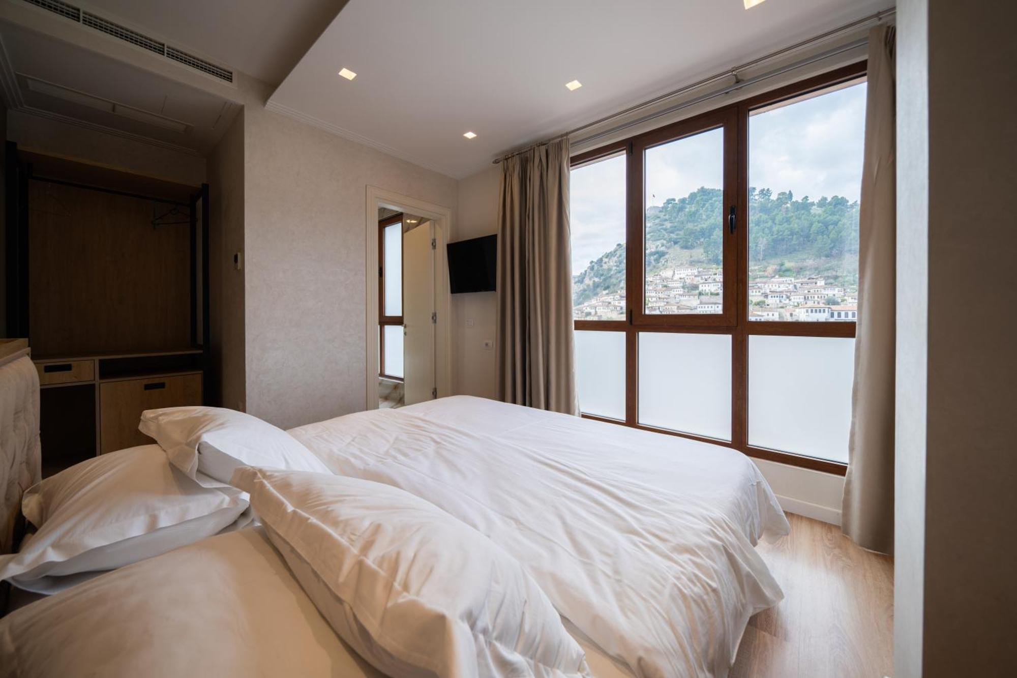 Merko Hotel Berat Luaran gambar